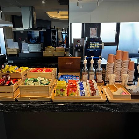 Hub Hotel - Songshan Airport Branch Taipei Eksteriør billede